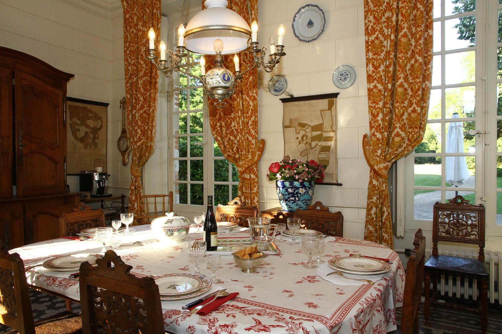 日罗迪耶城堡住宿加早餐旅馆 Villeny 外观 照片